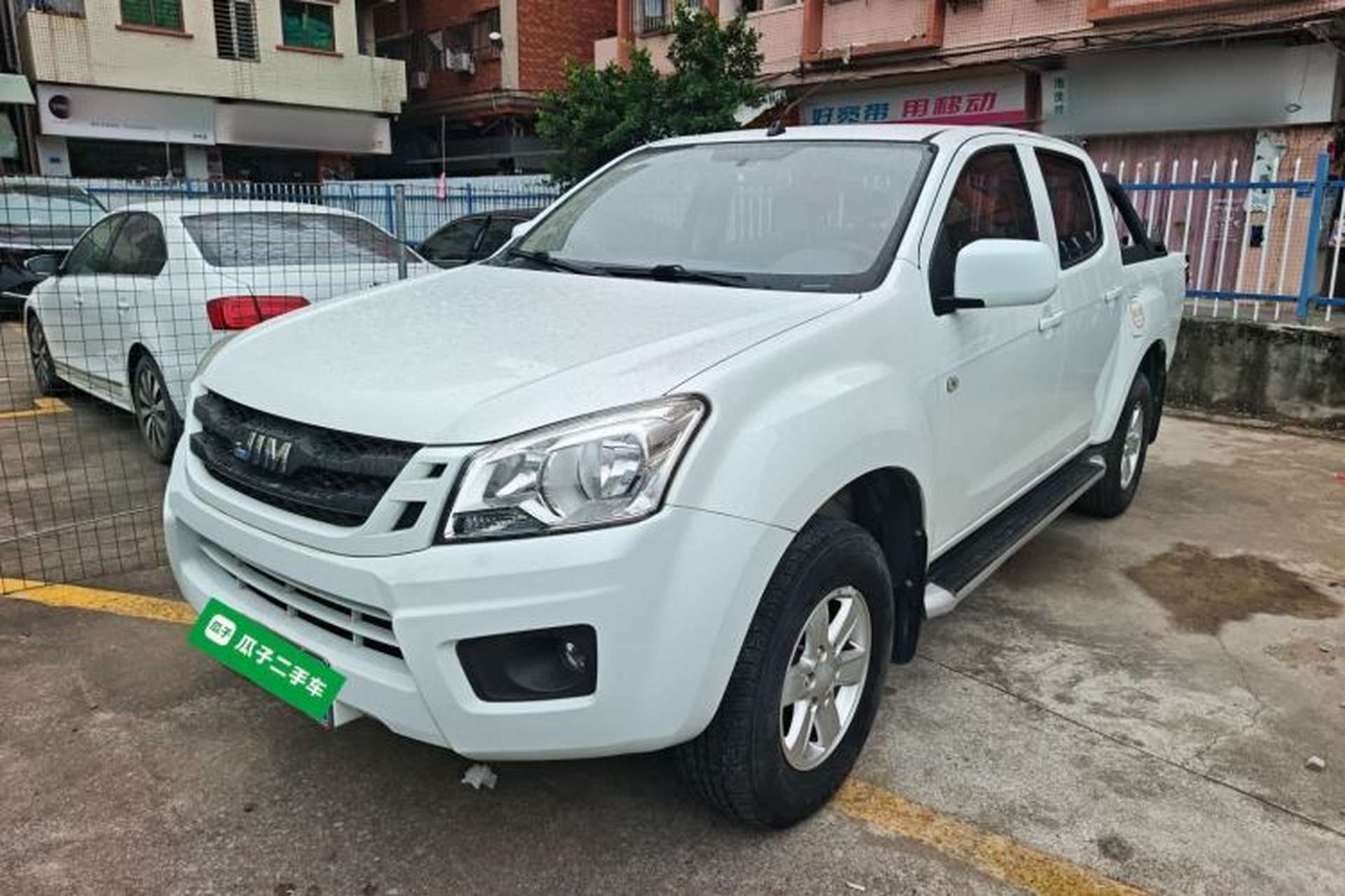 Used Isuzu JLM 2018 2.5T Two-Wheel Drive Diesel Luxury Version JE4D25Q5A Front Left 45 Deg