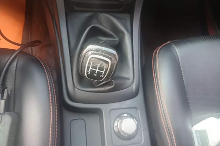 Used Isuzu JLM 2018 2.8T Classic Edition 4x4 Luxury Version JE493ZLQ5F Gear Lever