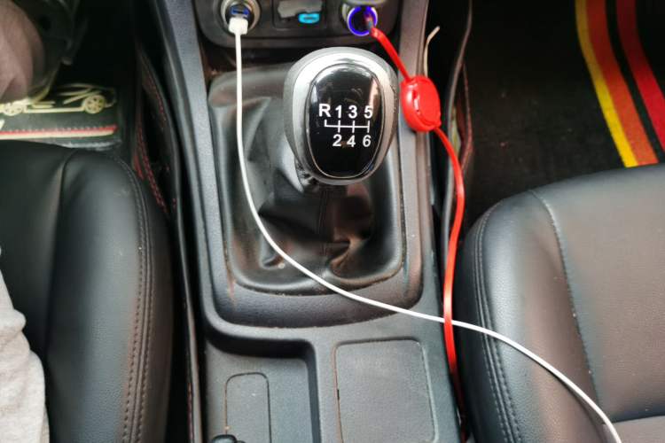 Used Isuzu JLM 2018 2.5T Two-Wheel Drive Diesel Luxury Version JE4D25Q5A Gear Lever