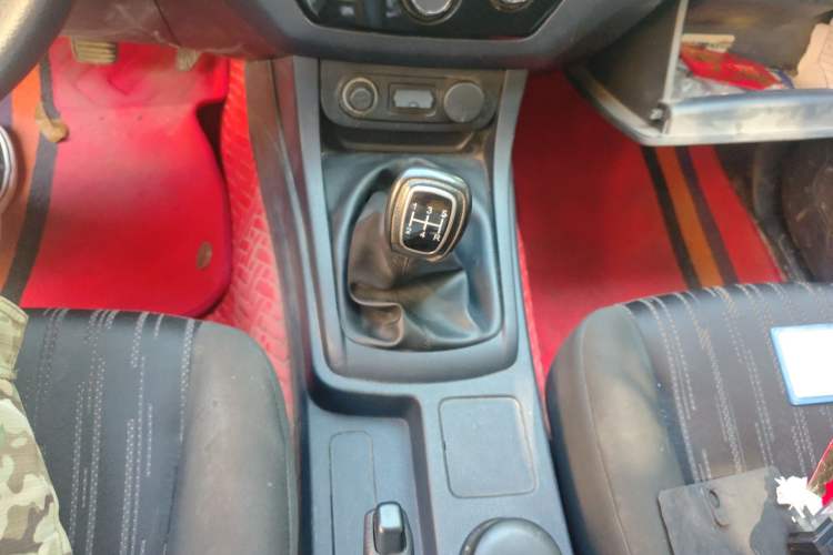 Used Isuzu JLM 2018 2.8T Classic Edition Two-Wheel Drive Luxury Version with Extended Cargo Bed JE493ZLQ5F Gear Lever