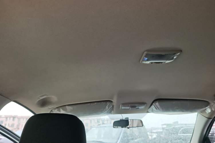 Used Isuzu JLM 2018 2.5T Two-Wheel Drive Diesel Luxury Version JE4D25Q5A Headliner