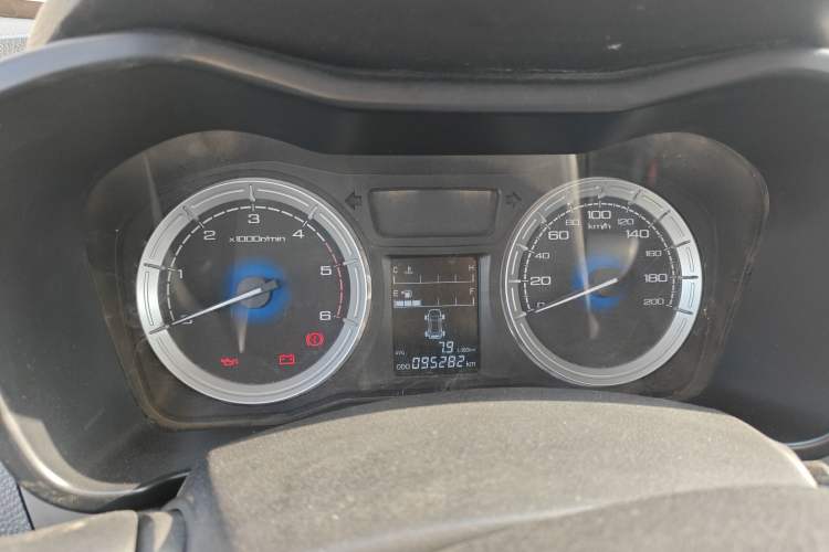 Used Isuzu JLM 2018 2.5T Two-Wheel Drive Diesel Luxury Version with Extended Cargo Bed JE4D25Q5A Instrument Cluster
