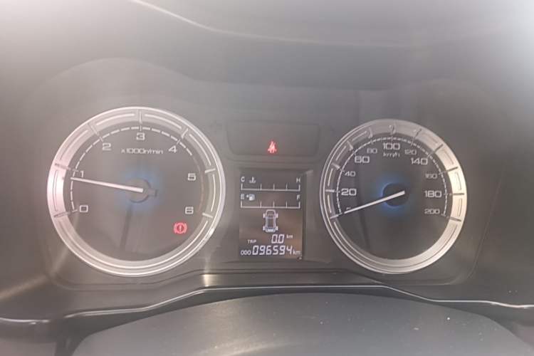 Used Isuzu JLM 2018 2.8T Classic Edition 4x4 Luxury Version JE493ZLQ5F Instrument Cluster