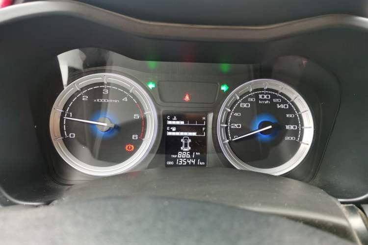 Used Isuzu JLM 2018 2.5T Two-Wheel Drive Diesel Luxury Version JE4D25Q5A Instrument Cluster