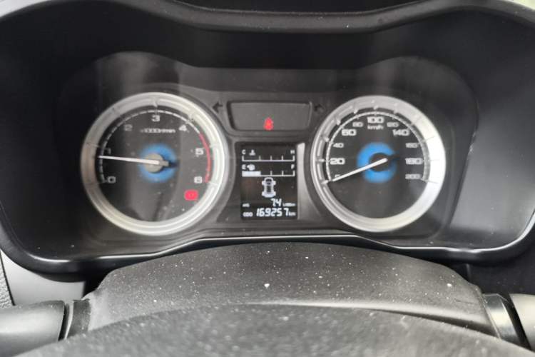 Used Isuzu JLM 2018 2.5T Four-Wheel Drive Diesel Luxury Version JE4D25Q5A Instrument Cluster