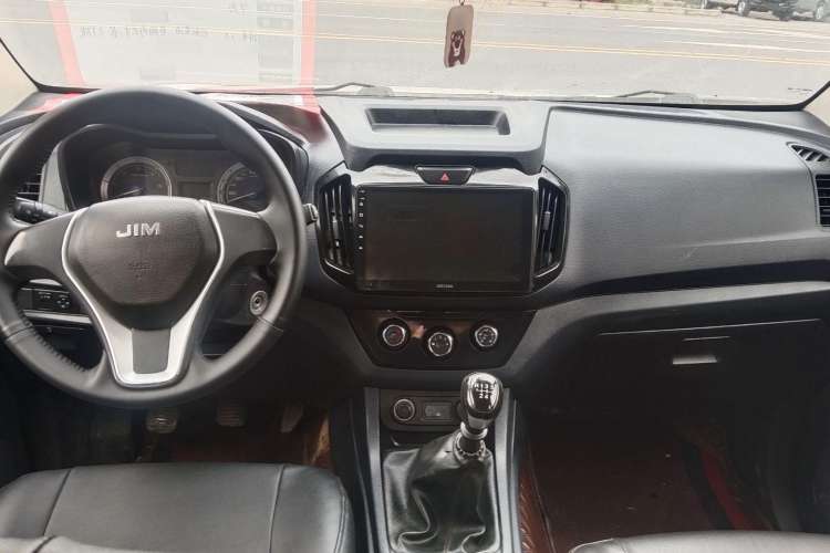 Used Isuzu JLM 2018 2.5T Two-Wheel Drive Diesel Luxury Version with Extended Cargo Bed JE4D25Q5A Interior 1