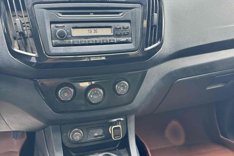 Used Isuzu JLM 2018 2.8T Classic Edition Two-Wheel Drive Luxury Version JE493ZLQ5F Interior 2