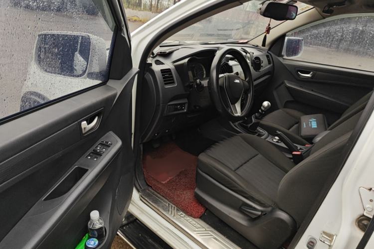 Used Isuzu JLM 2018 2.5T Four-Wheel Drive Diesel Luxury Version with Extended Cargo Bed JE4D25Q5A Interior 3
