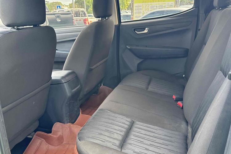 Used Isuzu JLM 2018 2.8T Classic Edition Two-Wheel Drive Luxury Version JE493ZLQ5F Interior 3