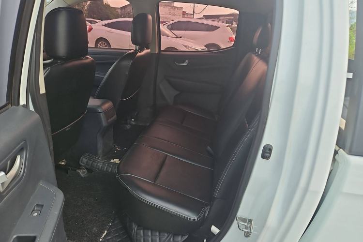 Used Isuzu JLM 2018 2.8T Classic Edition 4x4 Luxury Model with Extended Cargo Bed JE493ZLQ5F Interior 3