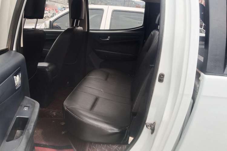 Used Isuzu JLM 2018 2.5T Two-Wheel Drive Diesel Luxury Version with Extended Cargo Bed JE4D25Q5A Interior 7