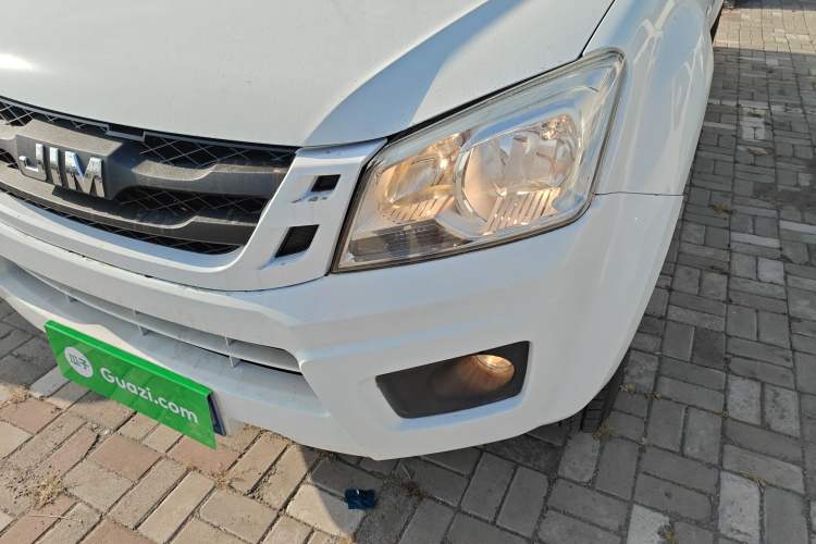 Used Isuzu JLM 2018 2.5T Two-Wheel Drive Diesel Luxury Version with Extended Cargo Bed JE4D25Q5A Left Front Headlight
