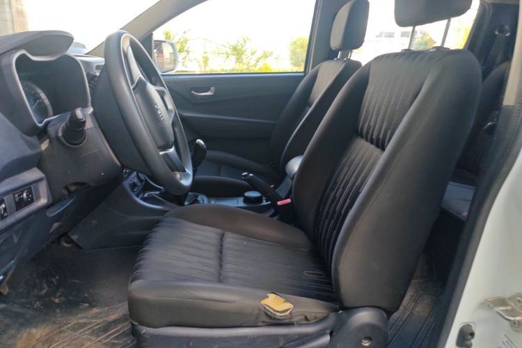 Used Isuzu JLM 2018 2.8T Classic Edition Two-Wheel Drive Luxury Version with Extended Cargo Bed JE493ZLQ5F Left Front Seat
