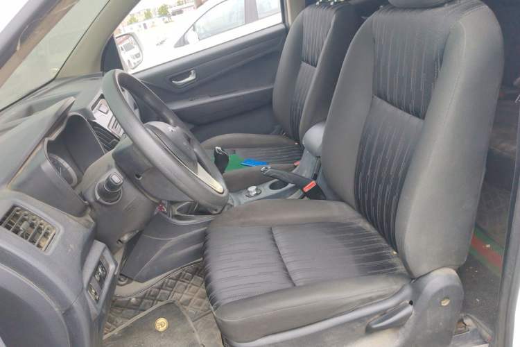 Used Isuzu JLM 2018 2.8T Classic Edition 4x4 Luxury Model with Extended Cargo Bed JE493ZLQ5F Left Front Seat