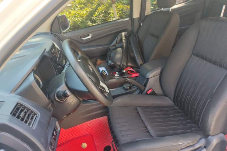 Used Isuzu JLM 2018 2.8T Classic Edition Two-Wheel Drive Luxury Version with Extended Cargo Bed JE493ZLQ5F Left Front Seat