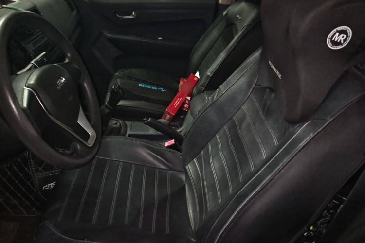 Used Isuzu JLM 2018 2.8T Classic Edition Two-Wheel Drive Luxury Version with Extended Cargo Bed JE493ZLQ5F Left Front Seat
