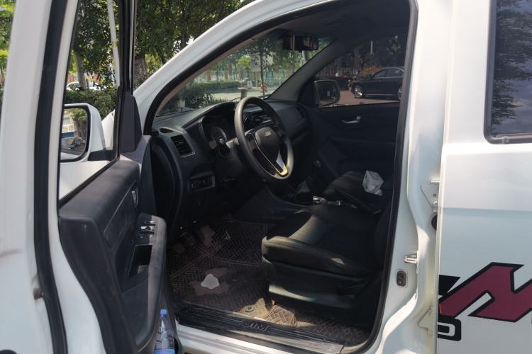 Used Isuzu JLM 2018 2.8T Classic Edition 4x4 Luxury Model with Extended Cargo Bed JE493ZLQ5F Left Front Seat