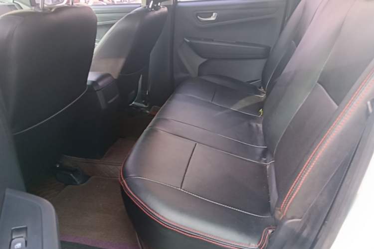 Used Isuzu JLM 2018 2.8T Classic Edition 4x4 Luxury Version JE493ZLQ5F Left Rear Seat