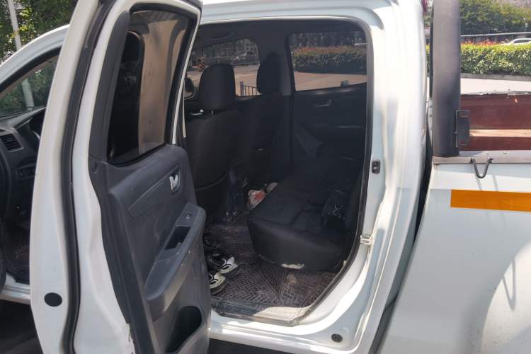 Used Isuzu JLM 2018 2.8T Classic Edition 4x4 Luxury Model with Extended Cargo Bed JE493ZLQ5F Left Rear Seat