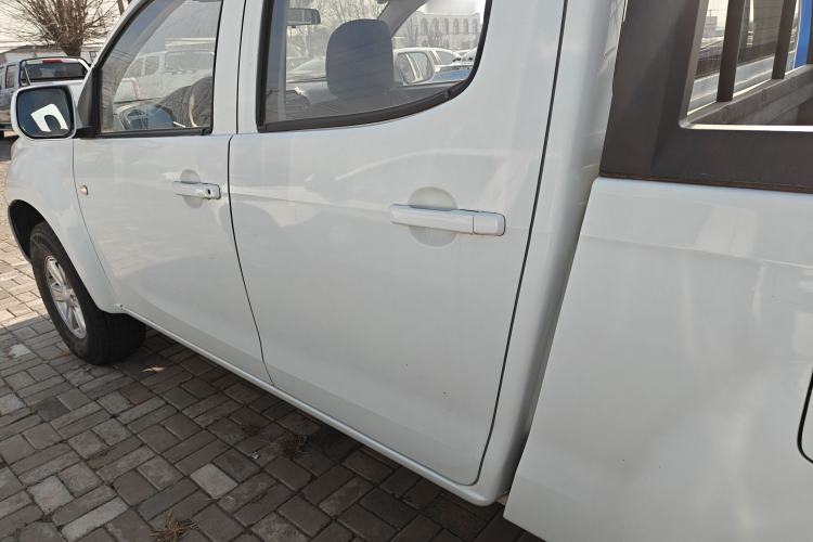 Used Isuzu JLM 2018 2.5T Two-Wheel Drive Diesel Luxury Version with Extended Cargo Bed JE4D25Q5A Left Side