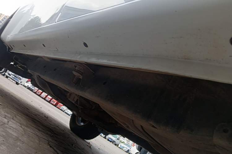 Used Isuzu JLM 2018 2.8T Classic Edition 4x4 Luxury Version JE493ZLQ5F Left Side Sill