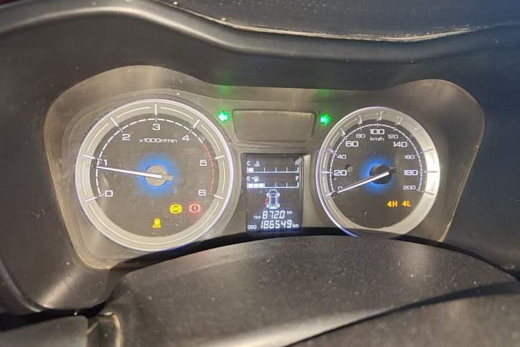 Used Isuzu JLM 2018 2.8T Classic Edition 4x4 Luxury Model with Extended Cargo Bed JE493ZLQ5F Odometer Close Up