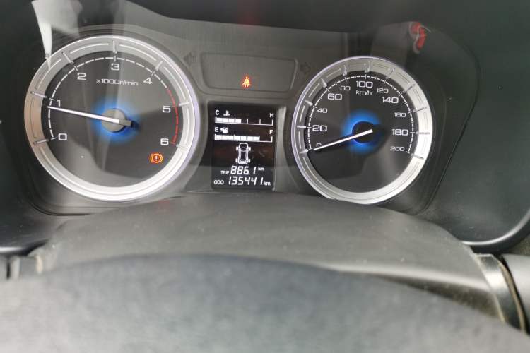 Used Isuzu JLM 2018 2.5T Two-Wheel Drive Diesel Luxury Version JE4D25Q5A Odometer Close Up