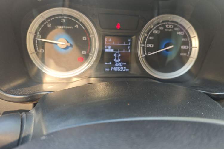 Used Isuzu JLM 2018 2.8T Classic Edition Two-Wheel Drive Luxury Version with Extended Cargo Bed JE493ZLQ5F Odometer Close Up