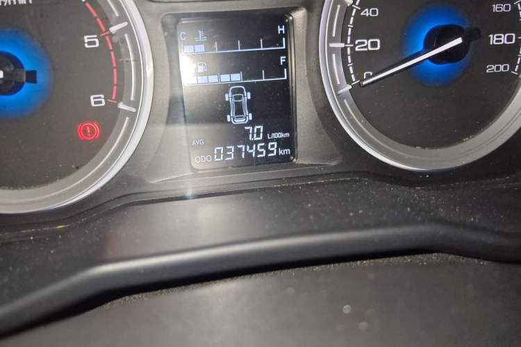 Used Isuzu JLM 2018 2.8T Classic Edition Two-Wheel Drive Luxury Version with Extended Cargo Bed JE493ZLQ5F Odometer Close Up
