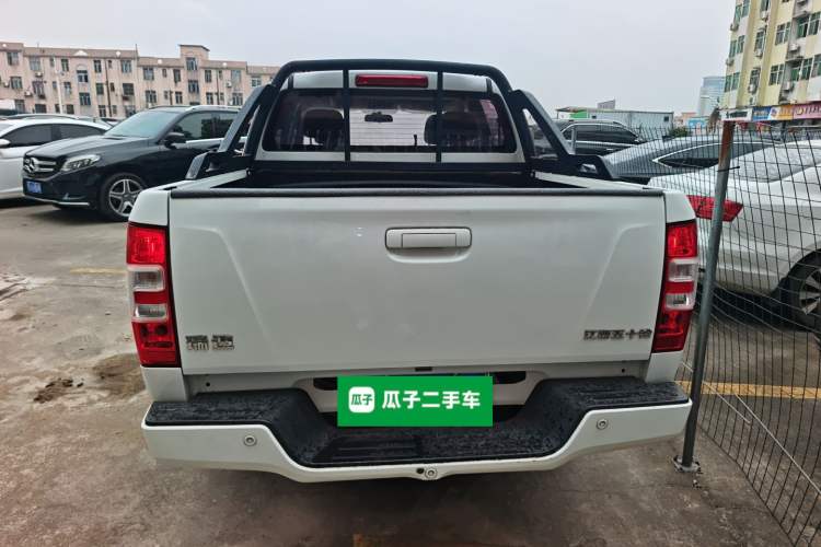 Used Isuzu JLM 2018 2.5T Two-Wheel Drive Diesel Luxury Version JE4D25Q5A Rear