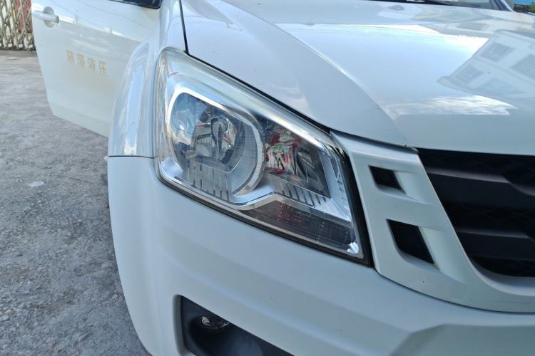 Used Isuzu JLM 2018 2.8T Classic Edition Two-Wheel Drive Luxury Version with Extended Cargo Bed JE493ZLQ5F Right Front Headlight