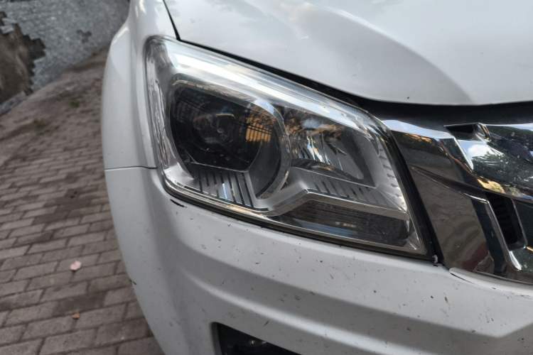 Used Isuzu JLM 2018 2.5T Four-Wheel Drive Diesel Luxury Version JE4D25Q5A Right Front Headlight
