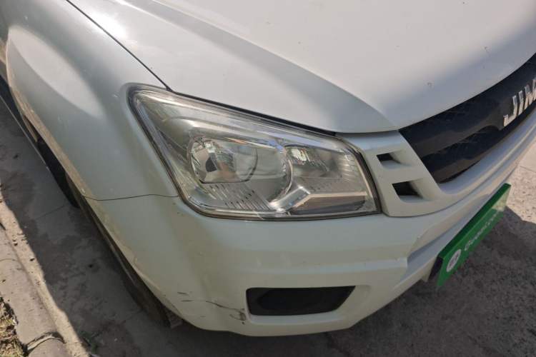 Used Isuzu JLM 2018 2.8T Classic Edition Two-Wheel Drive Luxury Version with Extended Cargo Bed JE493ZLQ5F Right Front Headlight