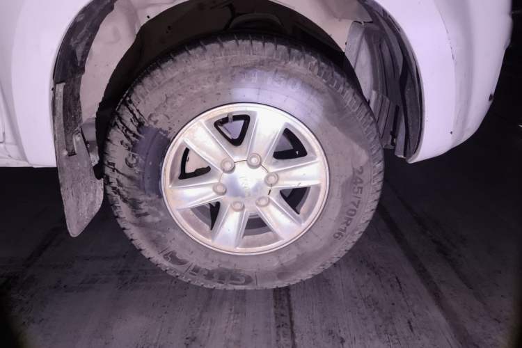 Used Isuzu JLM 2018 2.8T Classic Edition Two-Wheel Drive Progressive Version JE493ZLQ5F Right Front Wheel Hub