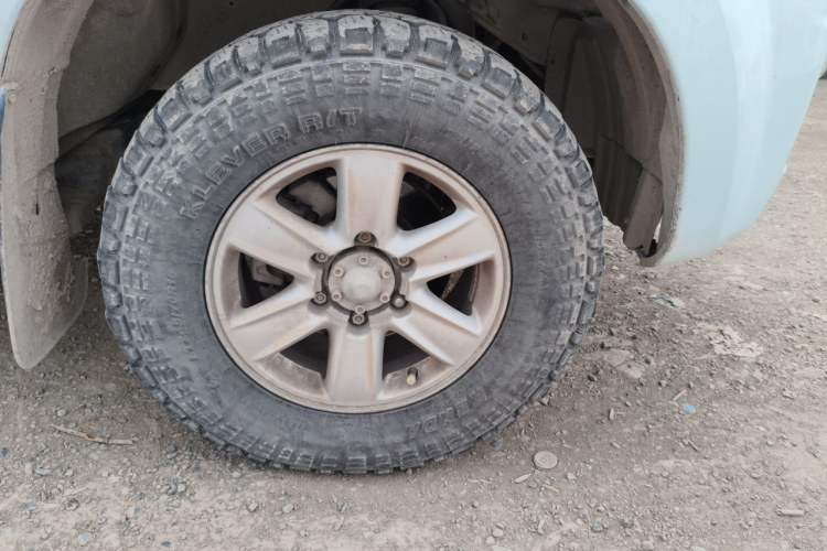 Used Isuzu JLM 2018 2.8T Classic Edition 4x4 Luxury Model with Extended Cargo Bed JE493ZLQ5F Right Front Wheel Hub