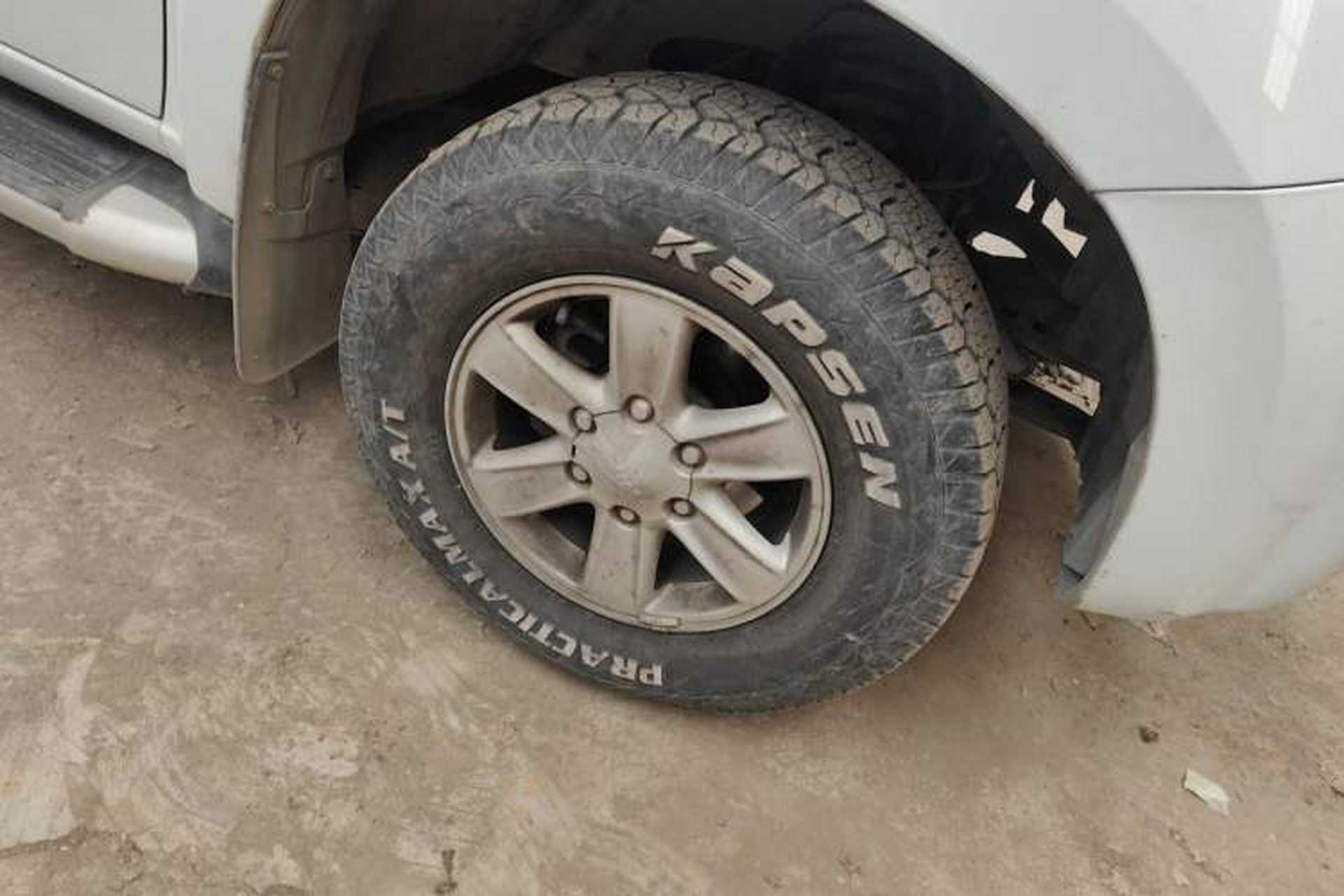Used Isuzu JLM 2018 2.8T Classic Edition Two-Wheel Drive Luxury Version with Extended Cargo Bed JE493ZLQ5F Right Front Wheel Hub