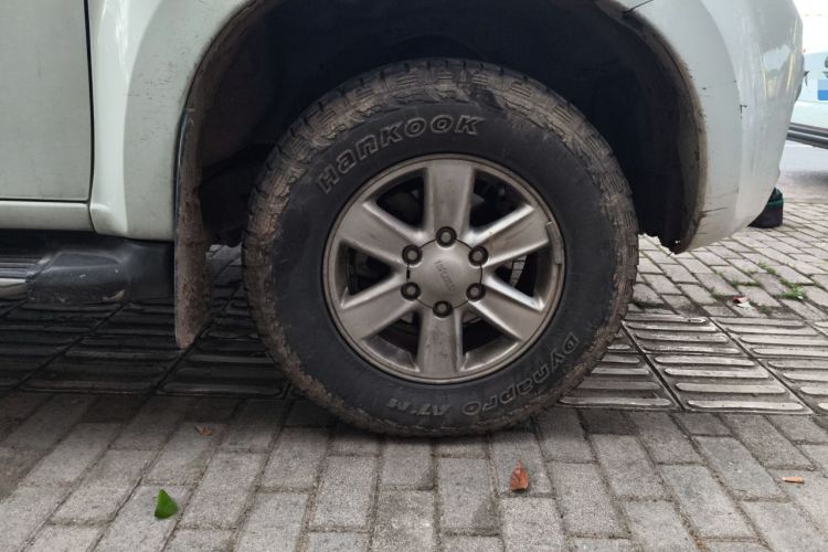 Used Isuzu JLM 2018 2.5T Four-Wheel Drive Diesel Luxury Version JE4D25Q5A Right Front Wheel Hub