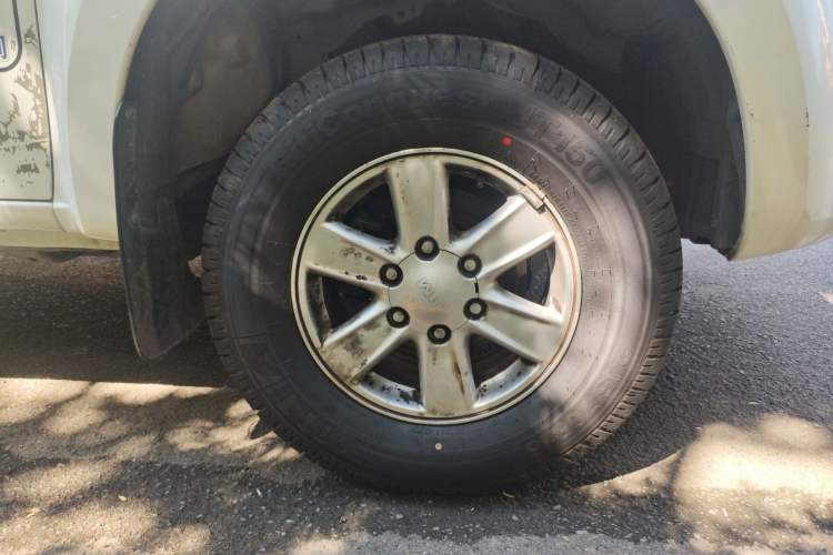 Used Isuzu JLM 2018 2.8T Classic Edition Two-Wheel Drive Luxury Version with Extended Cargo Bed JE493ZLQ5F Right Front Wheel Hub