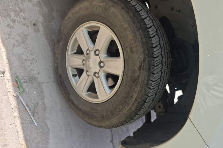 Used Isuzu JLM 2018 2.8T Classic Edition Two-Wheel Drive Luxury Version with Extended Cargo Bed JE493ZLQ5F Right Front Wheel Hub