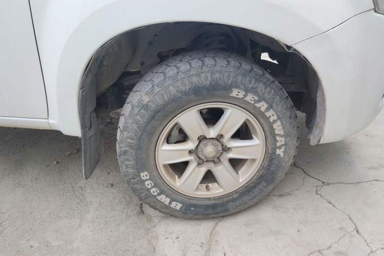 Used Isuzu JLM 2018 2.8T Classic Edition 4x4 Luxury Model with Extended Cargo Bed JE493ZLQ5F Right Front Wheel Hub