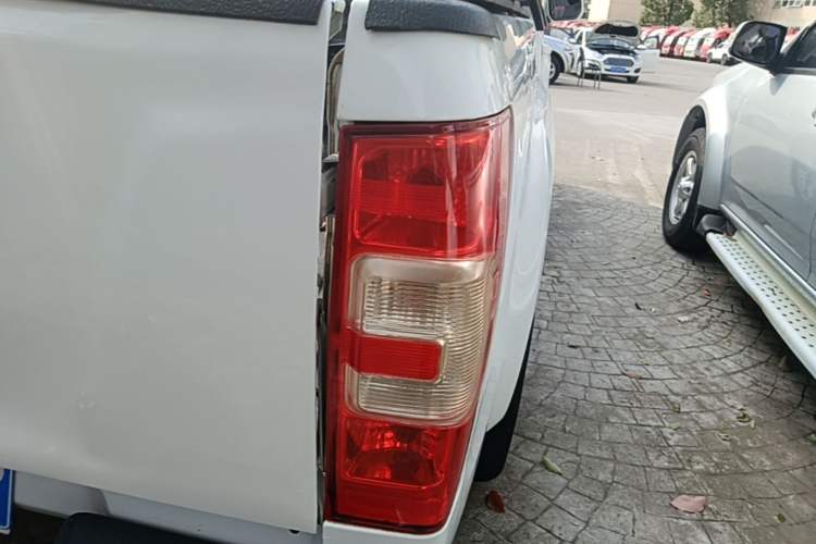 Used Isuzu JLM 2018 2.8T Classic Edition 4x4 Luxury Version JE493ZLQ5F Right Rear Taillight