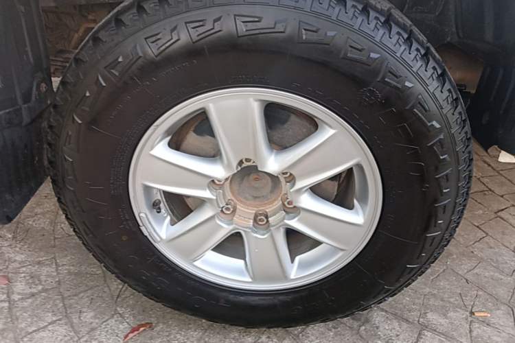 Used Isuzu JLM 2018 2.8T Classic Edition 4x4 Luxury Version JE493ZLQ5F Right Rear Wheel Hub