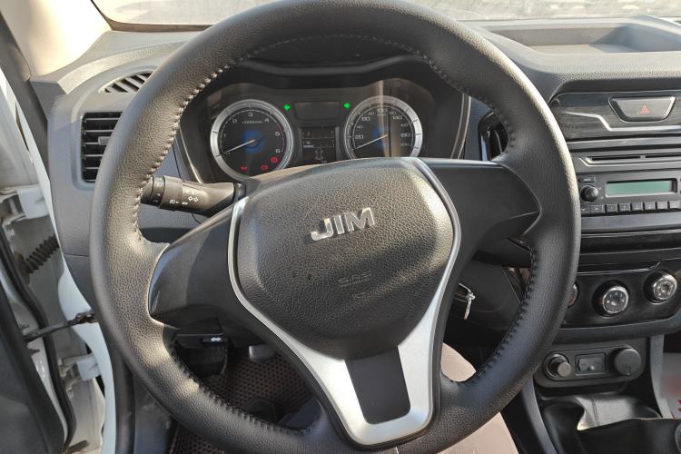 Used Isuzu JLM 2018 2.5T Two-Wheel Drive Diesel Luxury Version with Extended Cargo Bed JE4D25Q5A Steering Wheel