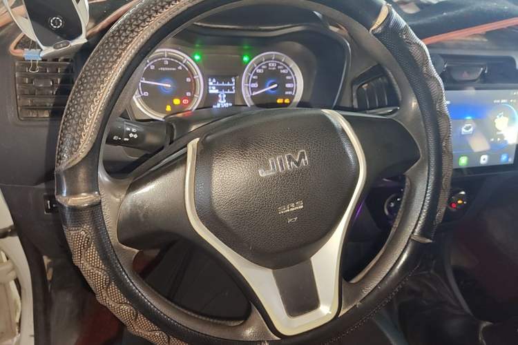 Used Isuzu JLM 2018 2.8T Classic Edition 4x4 Luxury Model with Extended Cargo Bed JE493ZLQ5F Steering Wheel