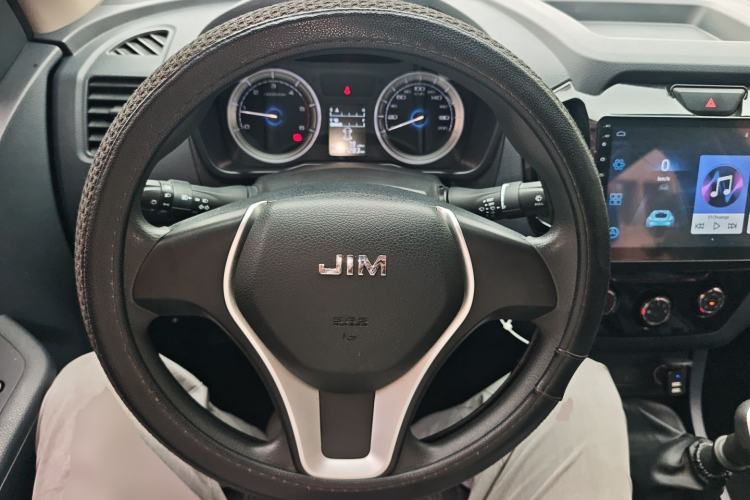 Used Isuzu JLM 2018 2.5T Two-Wheel Drive Diesel Luxury Version JE4D25Q5A Steering Wheel