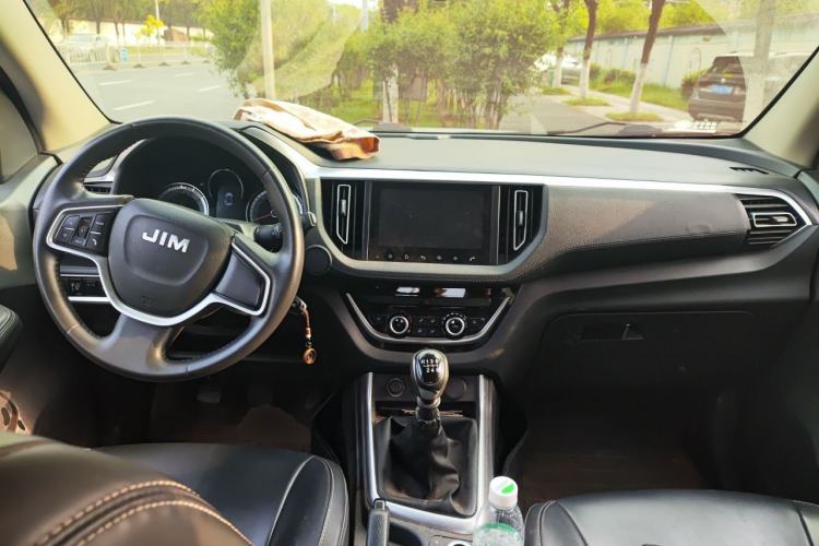 Used Isuzu JLM 2019 2.5T 4x4 Diesel Luxury Edition Ruimai S Extended Version JE4D25Q5A Center Console