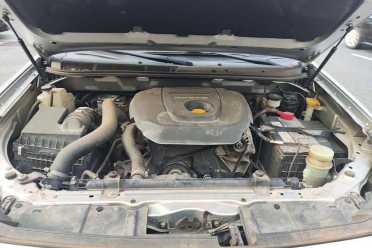 Used Isuzu JLM 2019 2.5T 4x4 Diesel Luxury Edition Ruimai S Extended Version JE4D25Q5A Engine Bay