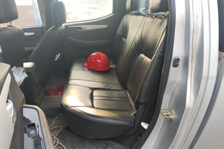 Used Isuzu JLM 2019 2.5T 4x4 Diesel Luxury Edition Ruimai S Extended Version JE4D25Q5A Left Rear Seat