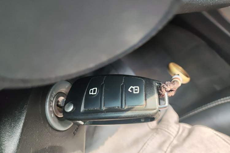 Used Isuzu JLM 2019 2.5T 4x4 Diesel Luxury Edition Ruimai S Extended Version JE4D25Q5A Vehicle Key