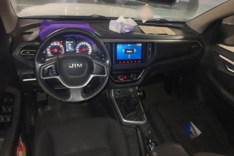 Used Isuzu JLM 2019 2.5T Two-Wheel Drive Diesel Luxury Version Rushmile S Standard Wheelbase Edition JE4D25Q5A Center Console